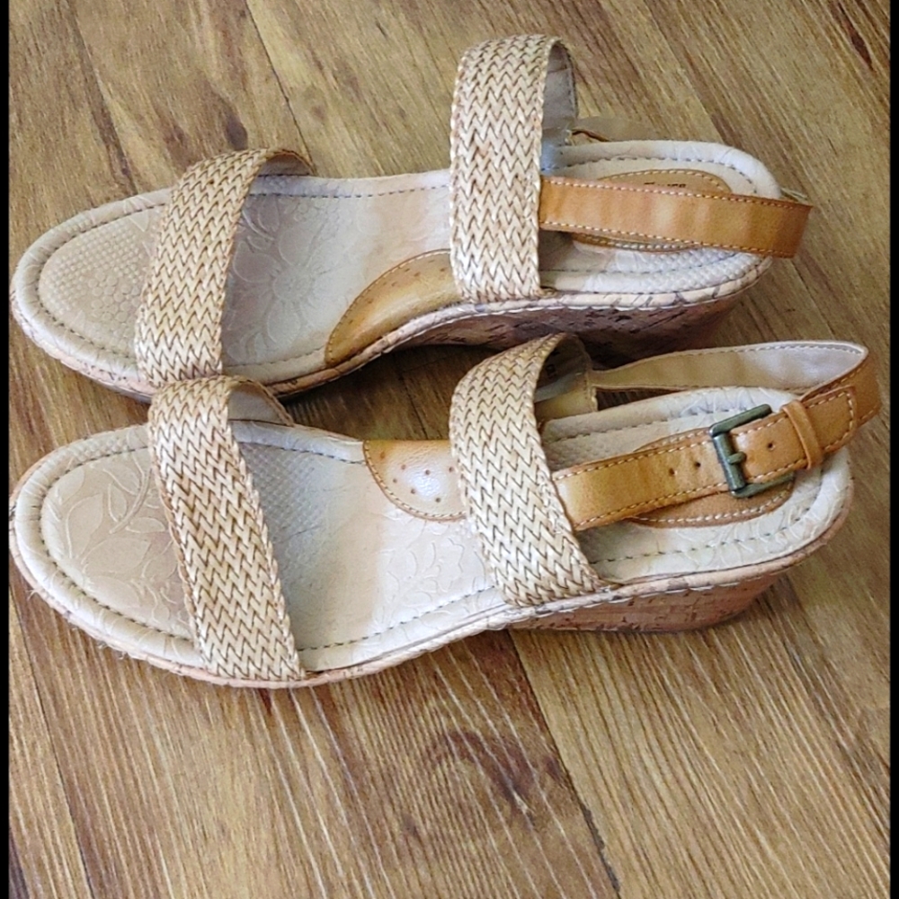 B.o.c. tan wedge sandals Sz 10